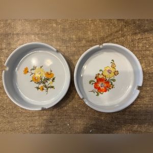 Vintage Ceramic Mid Century Ashtray Flowers‎ - Set of 2 - See Description
